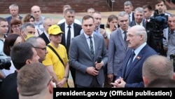 Алякандар Лукашэнка сустракаецца з жыхарамі Берасьця 22 чэрвеня
