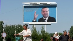 Өзбекстандын мурунку президенти Ислам Каримовдун сүрөтү.