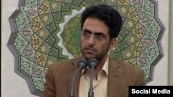 محمدعلی کامفیروزی تیرماه ۹۵ در دیداری گروهی با رهبر جمهوری اسلامی به وی گفته بود با وجود اظهارات او درباره «باز بودن باب نقد رهبری»، چنین چیزی رعایت نمیشود.