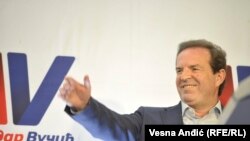 Karić u izbornom štabu SNS-a na proslavi pobede Aleksandra Vučića na predsedničkim izborima u Srbiji, (april 2017)