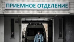 Скорая у приемного отделения.