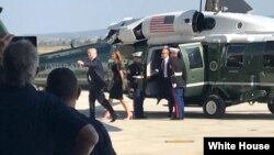Президент США Дональд Трамп c супругой Меланией прибыл на военно-морскую базу Сигонелла на Сицилии.