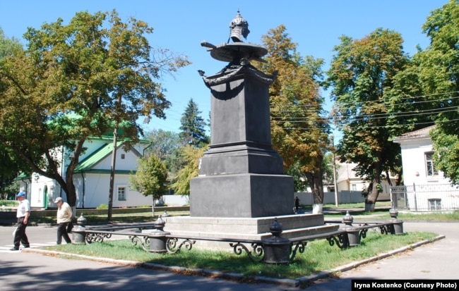Місто Полтава. Пам’ятник на «місці відпочинку» російського царя Петра Першого