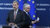 Armenia - Armenian Foreign Minister Edward Nalbandian (E) and EU Commissioner Johannes Hahn arrive for a news conference in Yerevan, 2Oct2017. 