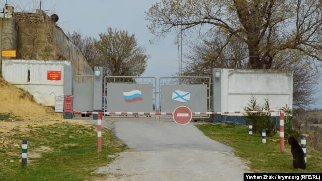 КПП российской воинской части, на территории которой находится 30 береговая батарея