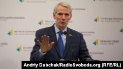 Сенатор Роберт Портман під час прес-конференції в Києві, 5 квітня 2018 року