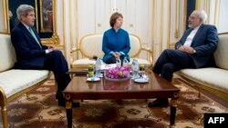 Takimi mes përfaqësueses për Politikë të Jashtme të BE-së, Catherine Ashton, sekretarit amerikan John Kerry dhe Ministrit të Jashtëm iranian, Mohammad Javad Zarif, më 15 tetor në Vjenë.
