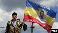 Боец Казачьей национальной гвардии на пограничном пункте "Должанский" в Луганской области. 16 июня