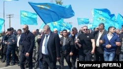 2014 senesi mayıs 3-te qırımtatarlar Turetskiy Val kiriş noqtasında