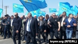 Крымские татары на Турецком валу 3 мая 2014 года