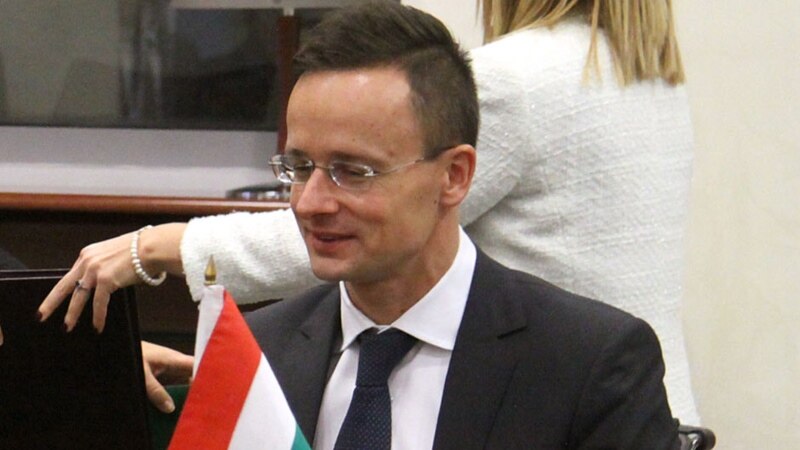 Унгарија ги отвори границите со Србија