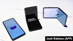 С 2020 года этой буквой маркировались серии складных телефонов Samsung – Galaxy Z Fold 3 и Galaxy Z Flip 3