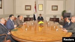نشست مرسی با فرمانده ارتش و وزیران کابینه