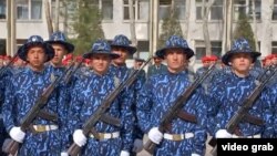 Миллий гвардия аскарлари.