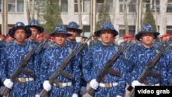 Өзбекстанның ұлттық гвардиясының сарбаздары.