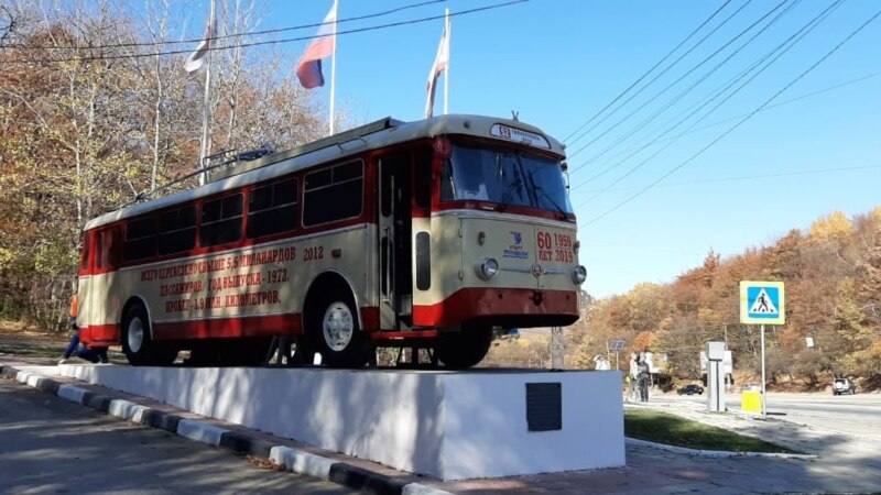 На Донбассе реставраторы нашли раритетный крымский троллейбус