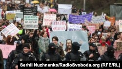 Марш жінок і акція противників фемінізму відбулися в Києві 8 березня