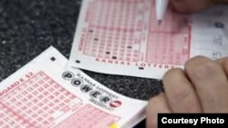 Билет популярной в США лотереи Powerball. 