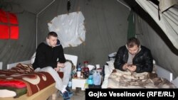 Štrajkači u šatoru u parku "Mladen Stojanović"