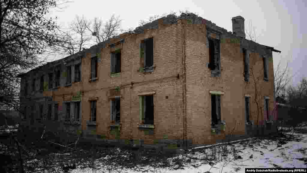 Більшість будинків знищені або серйозно пошкоджені. Більшість місцевих жителів виїхали