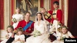 Свадебная фотография британского принца Уильяма и Кэтрин Мидлтон. Лондон, 3 декабря 2011 года. 