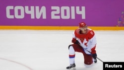 Нападающий сборной России Евгений Малкин после поражения на Играх в Сочи