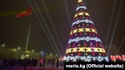 Новогодняя елка в Бишкеке.