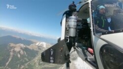 Політ на реактивному ранці-крилі над італійськими Альпами – відео