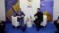 Президент України Володимир Зеленський (праворуч) та премʼєр-міністр Словаччини Роберт Фіцо в Єревані, 4 травня 2026 року