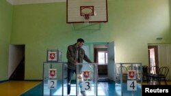 Избирательный участок в школе в Симферополе. 15 марта 2014 г.