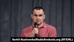 За словами Олега Сенцова, він планував почати голодування, попередньо збільшивши вагу.