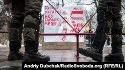 Митинг возле Верховной Рады против повышения коммунальных тарифов. Киев, 15 ноября 2016 года