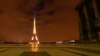 Az Eiffel-torony Párizsban (Framciaország), 2020. november 26.