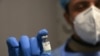 В Кыргызстане некоторые врачи отказываются прививаться китайской вакциной