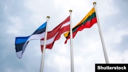 Державні прапори країн Балтії – Естонії, Латвії та Литви, які нині є країнами Східного флангу НАТО