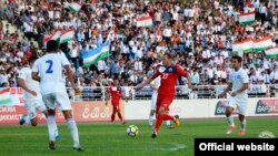 Tojikistonlik va o‘zbekistonlik futbolchilarning 2018 yil, 8 sentabrda Ho‘jandda o‘tkazilgan o‘rtoqlik uchrashuvi.