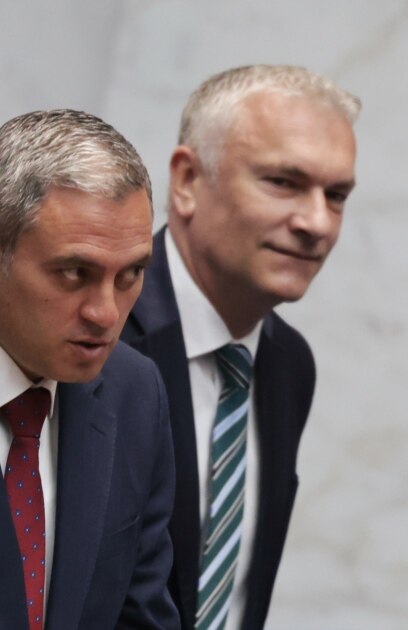 С гласовете на ГЕРБ и Величие парламентът спаси имунитетите на