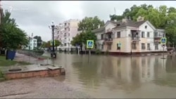 Бурхливі потоки води з річки Катерлез хлинули в бік Керчі (відео)