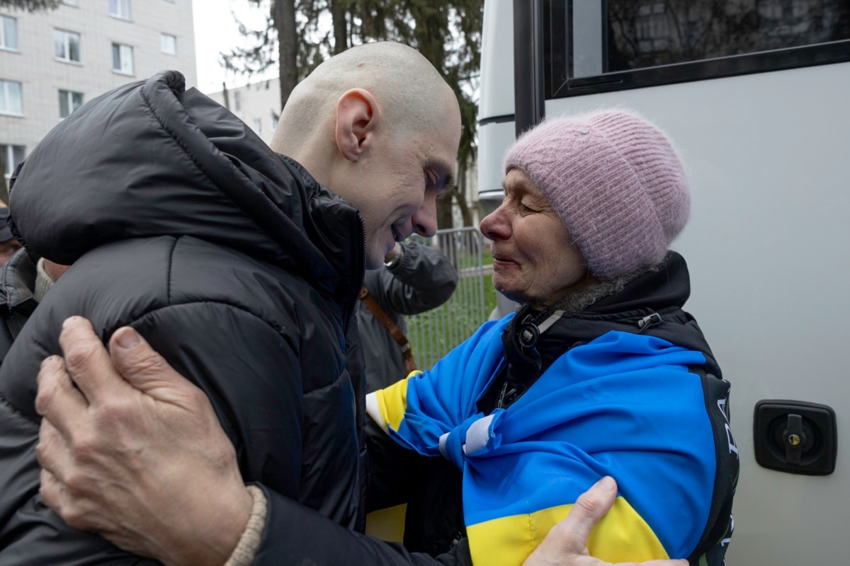 Перші фото нового обміну: додому повернулися 182 українці (фоторепортаж)