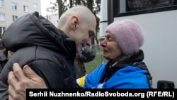 Перші фото нового обміну: додому повернулися 182 українці (фоторепортаж)