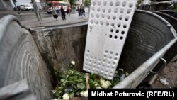 Bijele ruže bačene u obližnji kontejner, Sarajevo, 3. maj 2016.