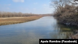 Apele Române administrează rețeaua de ape din România. 