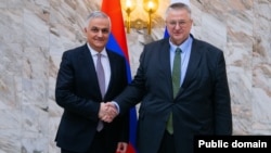 Russia - Russian Deputy Prime Minister Alexei Overchuk (right) meets his Armenian counterpart Mher Grigorian, Moscow, December 20, 2024.