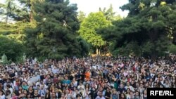 Studenti au reluat protestul vineri, 21 iunie 2019, lângă Universitatea din Tbilisi