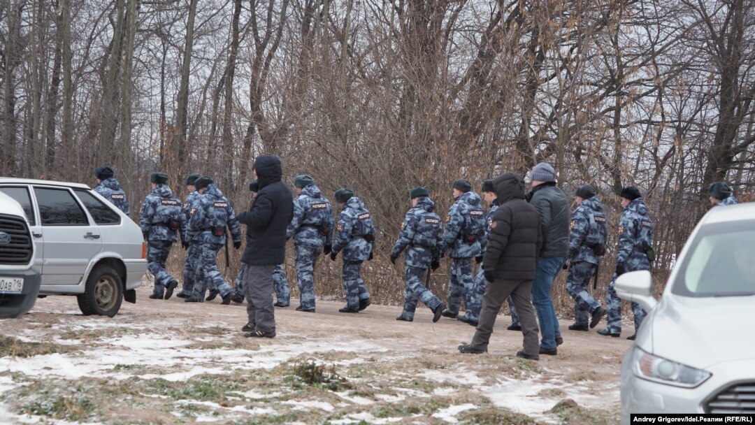 Силовики у палаточного лагеря экоактивистов под Казанью 16 декабря