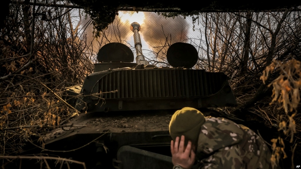 A Ukrainian soldier fires a howitzer toward Russian positions near Chasiv Yar in eastern Ukraine. 