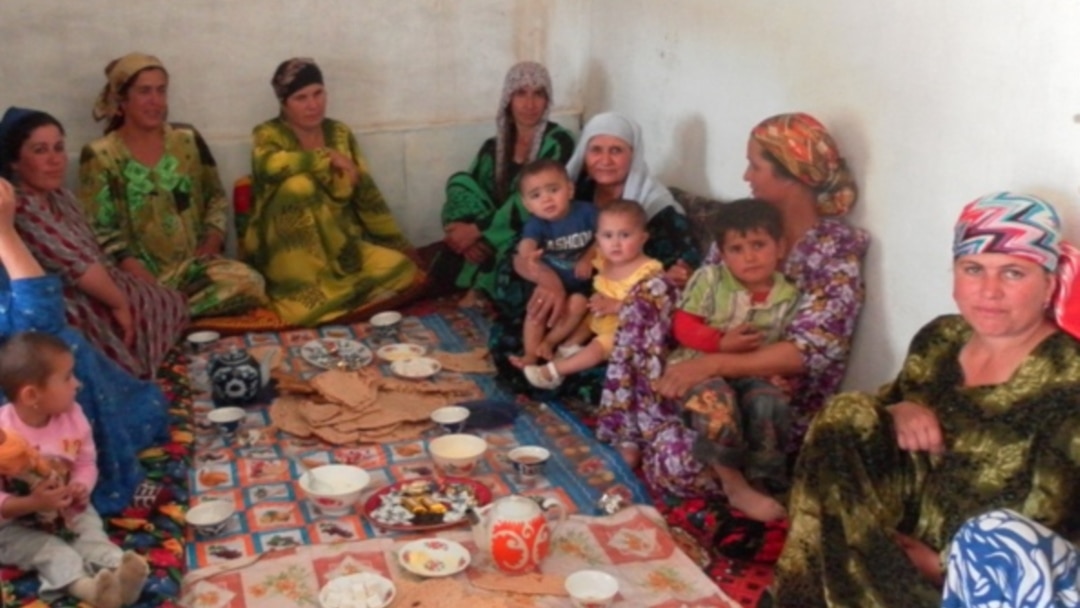 Үлкен кеуделі арық бейне