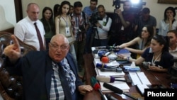 Armenia - Aram Simonian, the Yerevan State University rector, holds a news conference in his office, 29 May 2018.