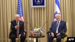 Президент США Дональд Трамп (слева) во время встречи с президентом Израиля Реувеном Ривлином. Иерусалим, 22 мая 2017 года