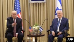 Дональд Трамп (л) і Реувен Рівлін під час зустрічі в резиденції президента Ізраїлю в Єрусалимі, 22 травня 2017 року